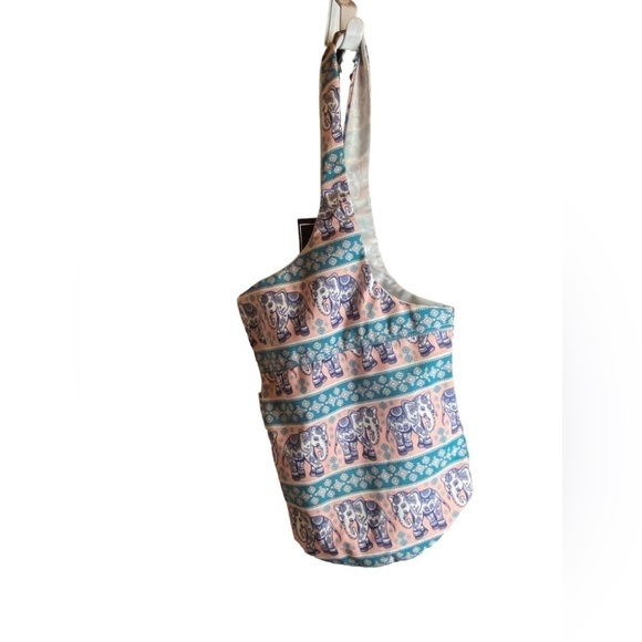 Yogiii Tote Elephant Graphic Yoga Sling Bag -NWT - Picture 9 of 14